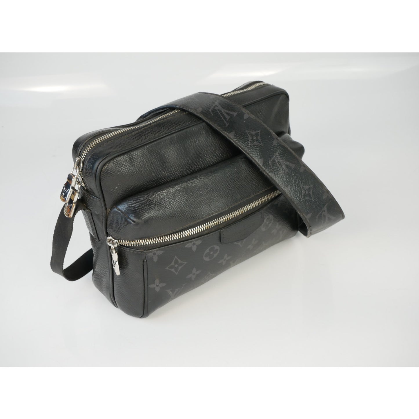 Louis Vuitton Outdoor Taiga Monogram Eclipse Messenger Bag