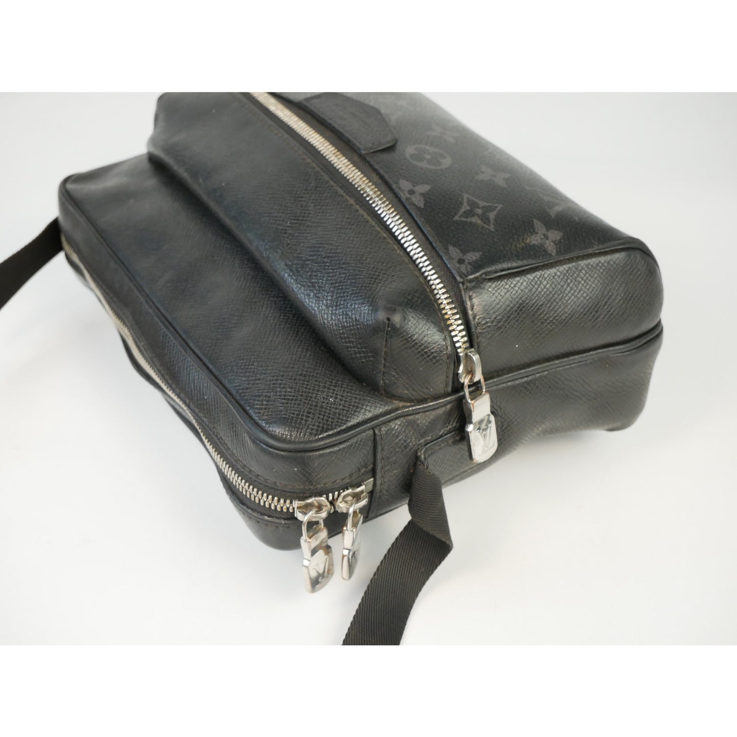 Louis Vuitton Outdoor Taiga Monogram Eclipse Messenger Bag