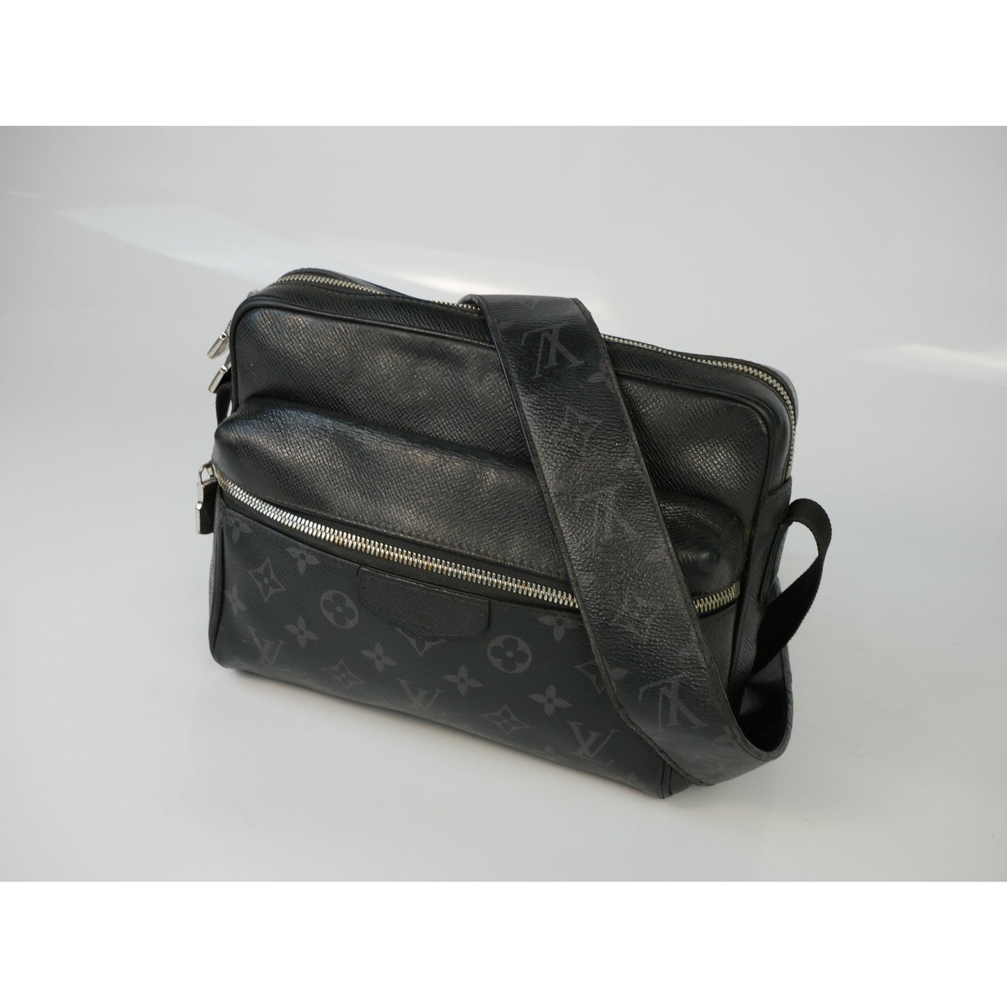 Louis Vuitton Outdoor Taiga Monogram Eclipse Messenger Bag