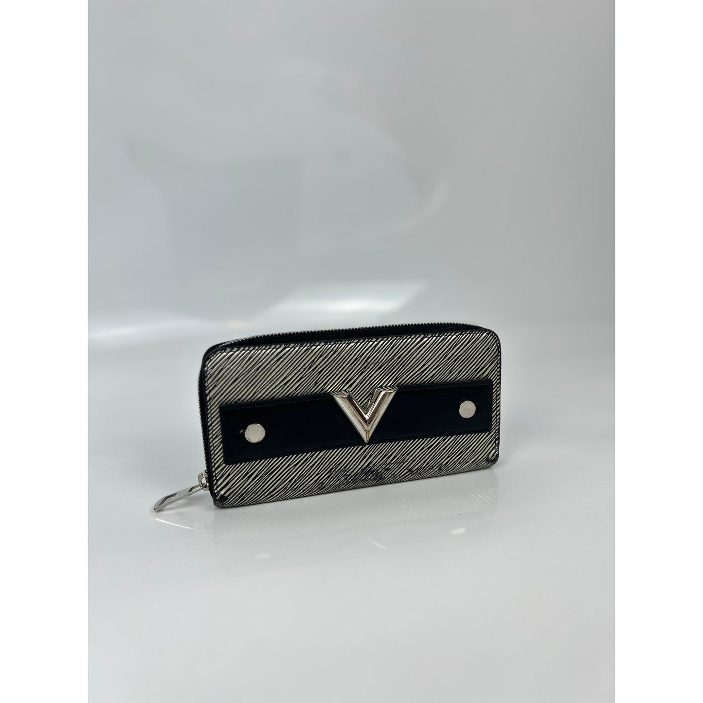 Louis Vuitton Limited Edition Zippy Wallet V Epi Leather