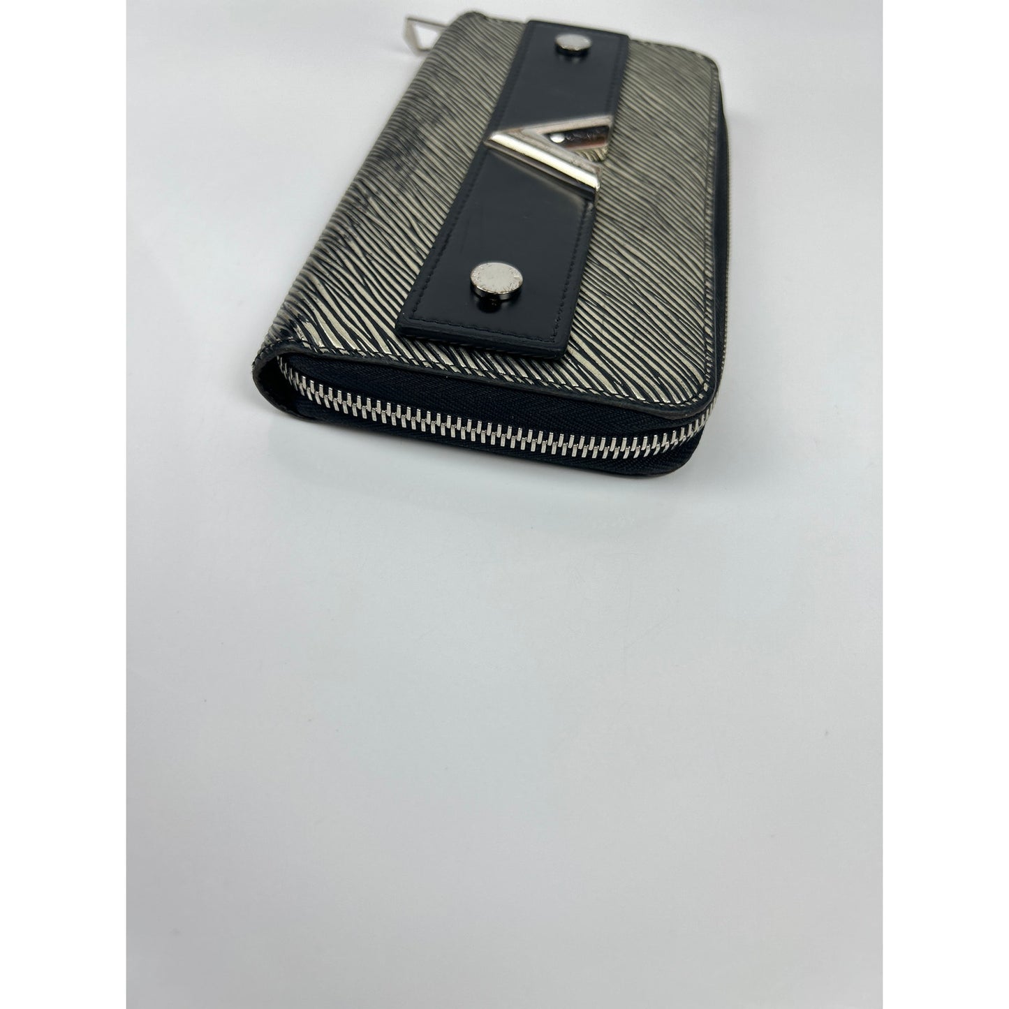 Louis Vuitton Limited Edition Zippy Wallet V Epi Leather